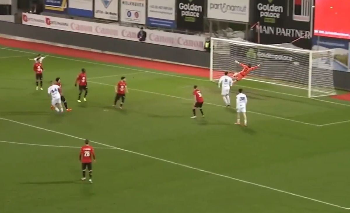 Radja Nainggolan postiže gol