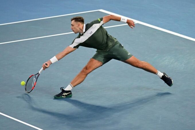 Hamad Međedović tokom meča na ATP turniru